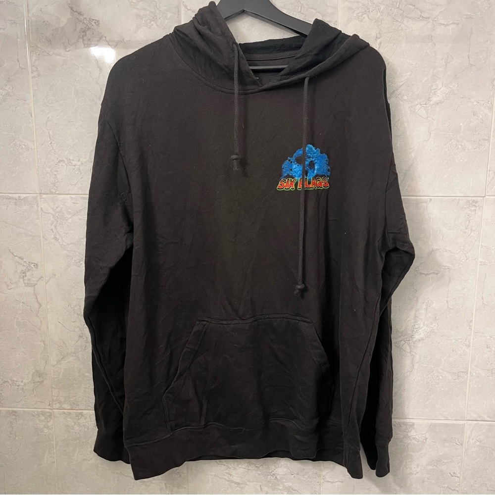 Looney tunes six flags hoodie size large Length